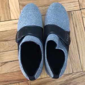 Dkny fashionable tennis shoes